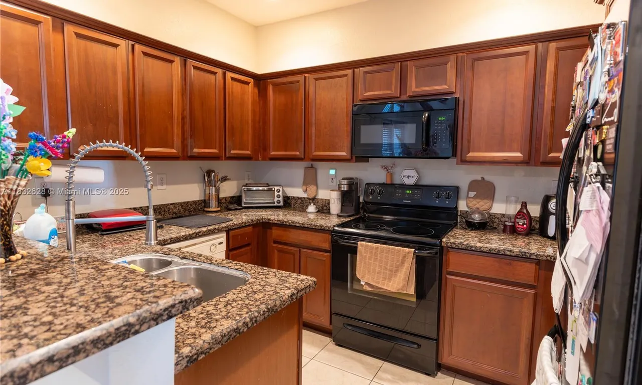 27961 SW 140th Ave, Homestead FL 33032