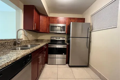 3700 NW 21st St # 304, Lauderdale Lakes FL 33311