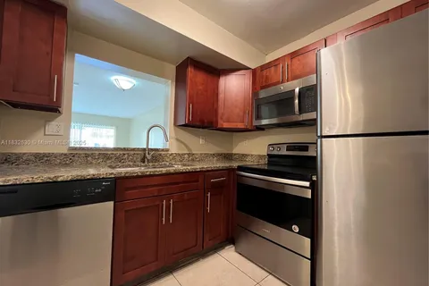 3700 NW 21st St # 304, Lauderdale Lakes FL 33311