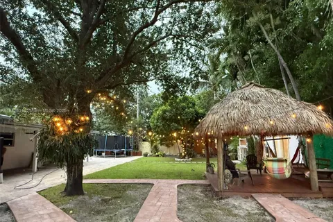5838 Madison St, Hollywood FL 33023
