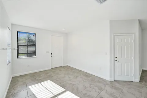 5013 Vulcan Way, Davie FL 33314