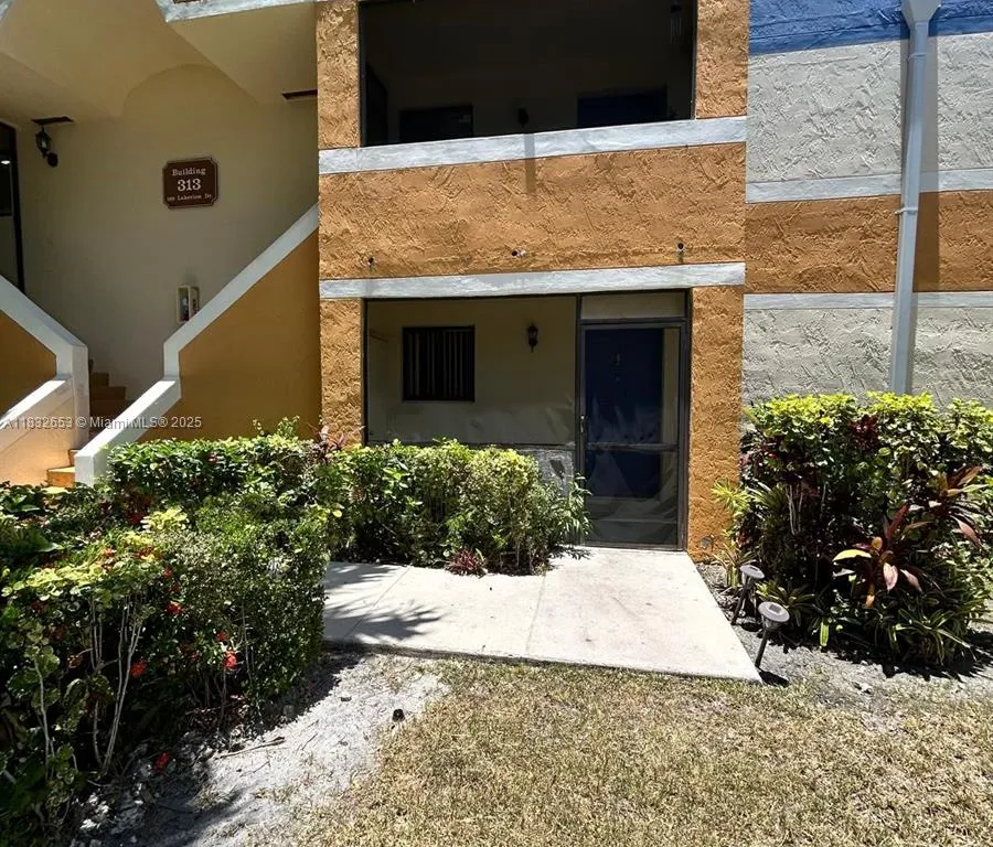 189 Lakeview Dr # 103, Weston FL 33326