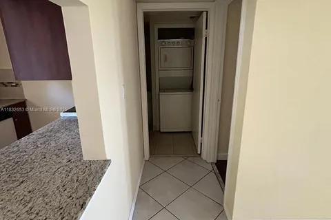 189 Lakeview Dr # 103, Weston FL 33326