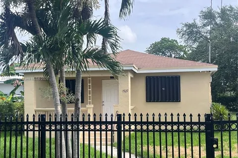 1927 NW 64 st, Miami FL 33147