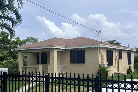 1927 NW 64 st, Miami FL 33147