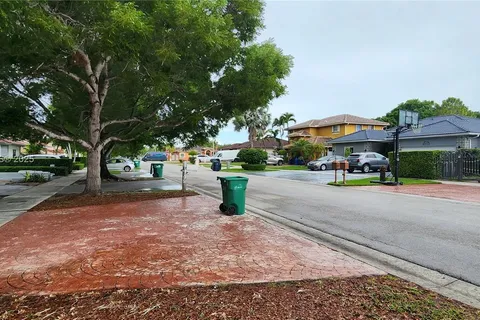 14935 SW 34th St, Miami FL 33185