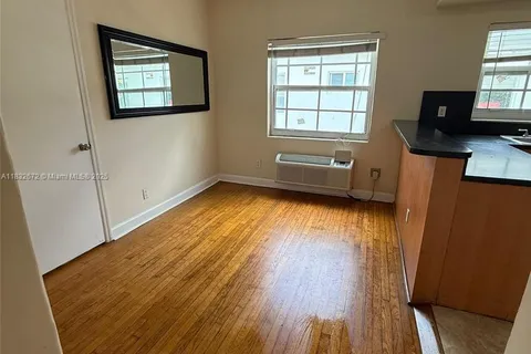 1241 13th St # 4, Miami Beach FL 33139