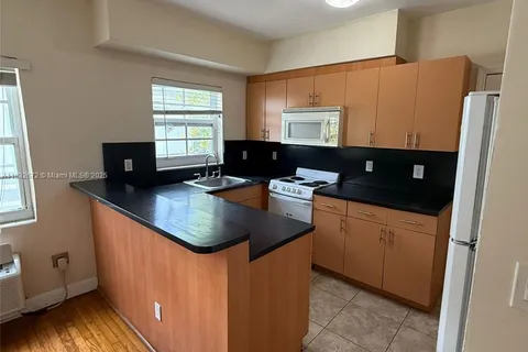 1241 13th St # 4, Miami Beach FL 33139