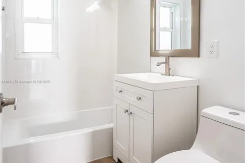 117 S Shore Dr # 8, Miami Beach FL 33141