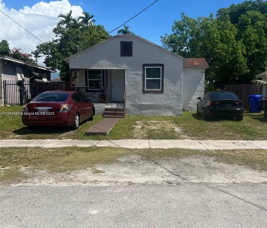 1271 NW 68th St, Miami FL 33147
