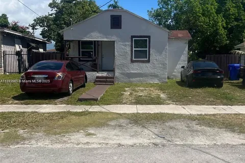 1271 NW 68th St, Miami FL 33147