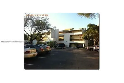 8820 Fontainebleau Blvd # 403, Miami FL 33172