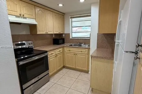 8820 Fontainebleau Blvd # 403, Miami FL 33172