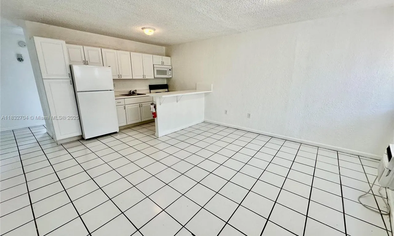 2987 NW 46th St # 3, Miami FL 33142