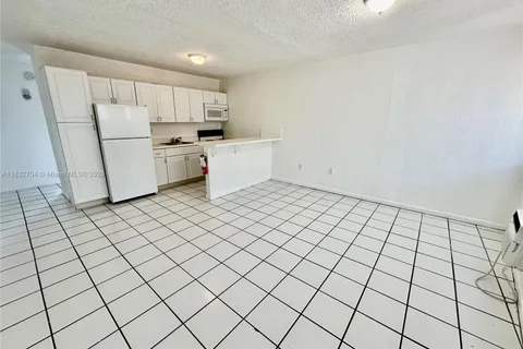 2987 NW 46th St # 3, Miami FL 33142