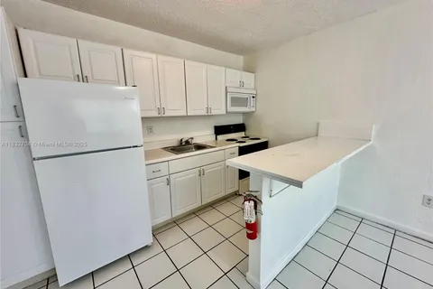 2987 NW 46th St # 3, Miami FL 33142