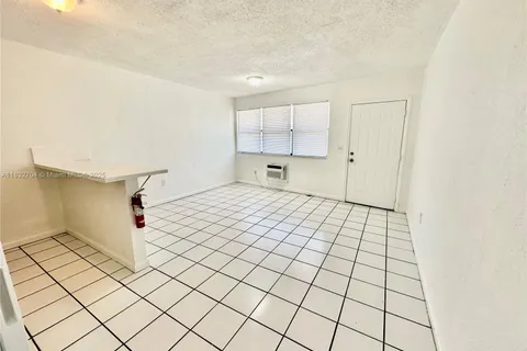 2987 NW 46th St # 3, Miami FL 33142