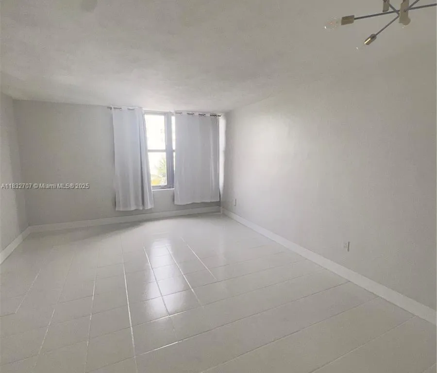 2899 Collins Ave # 608, Miami Beach FL 33140