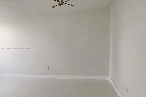 2899 Collins Ave # 608, Miami Beach FL 33140