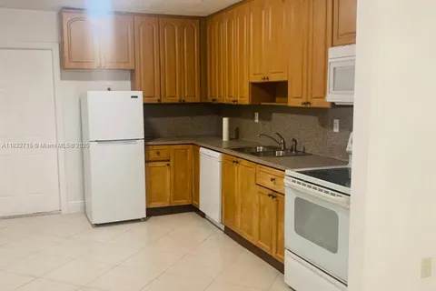 2530 NE 182nd St # 2530, North Miami Beach FL 33160