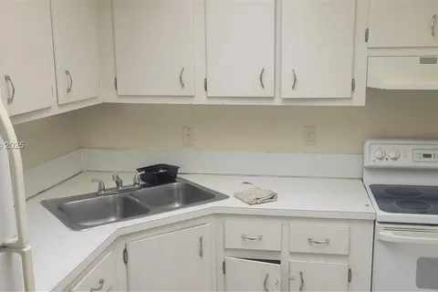 4200 NW 3rd Ct # 124, Plantation FL 33317