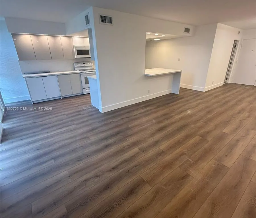 851 Three Islands Blvd # 209, Hallandale Beach FL 33009