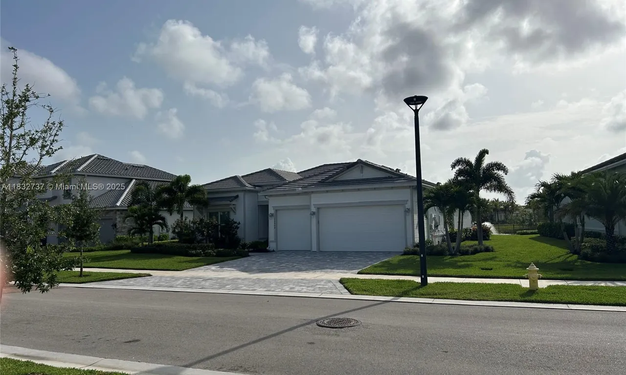 10904 Stellar Cir, Palm Beach Gardens FL 33412