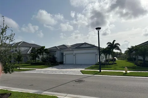 10904 Stellar Cir, Palm Beach Gardens FL 33412