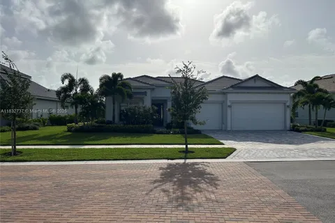 10904 Stellar Cir, Palm Beach Gardens FL 33412