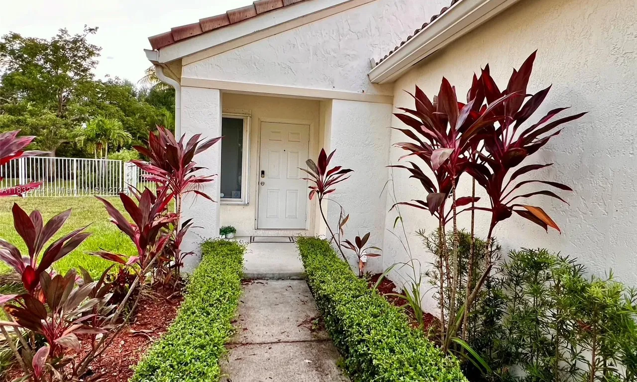 4280 Ironwood Ct, Weston FL 33331
