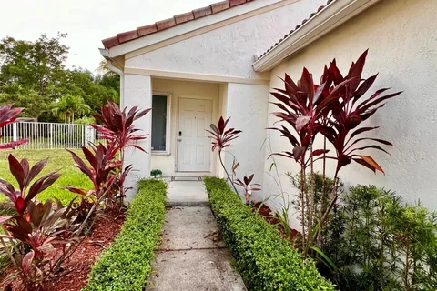 4280 Ironwood Ct, Weston FL 33331