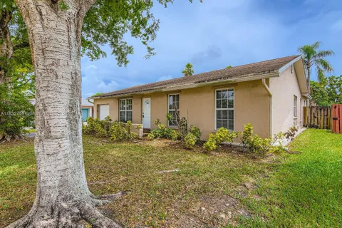 4931 NW 13th St, Lauderhill FL 33313