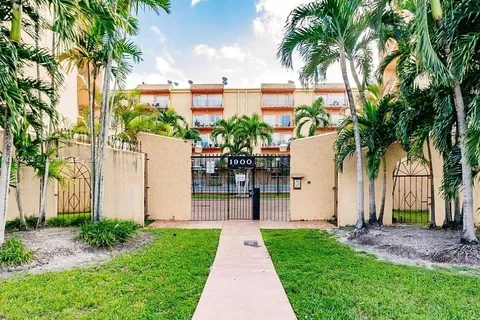 1900 W 54th St # 108, Hialeah FL 33012