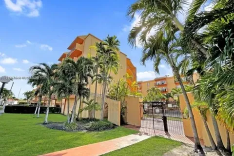 1900 W 54th St # 108, Hialeah FL 33012