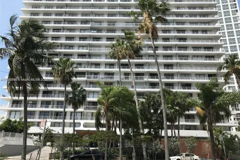 200 SE 15th Rd # 4K, Miami FL 33129