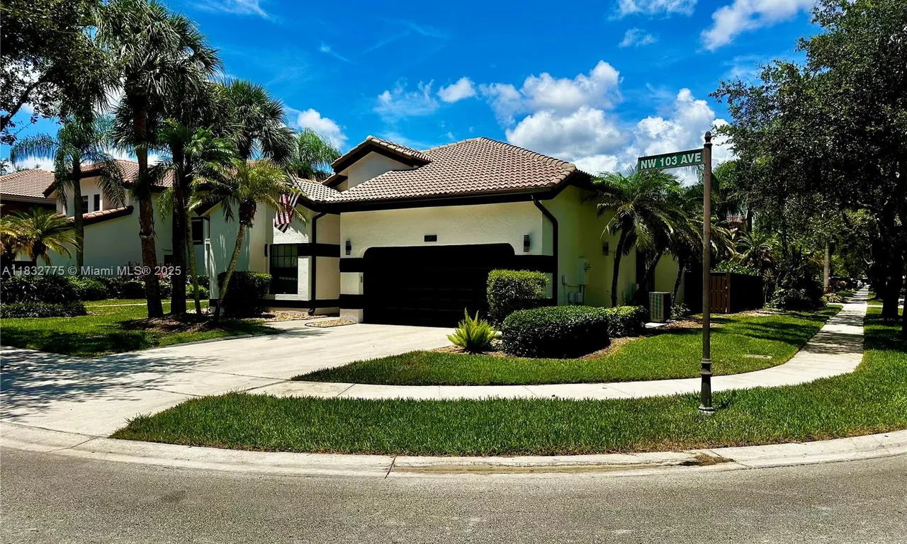 1261 NW 103rd Ave, Plantation FL 33322