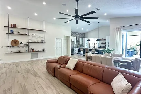1261 NW 103rd Ave, Plantation FL 33322