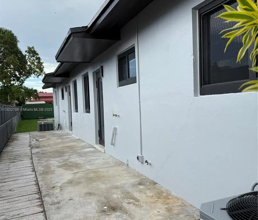 6750 SW 21st St, Miami FL 33155