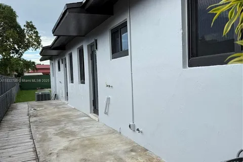 6750 SW 21st St, Miami FL 33155