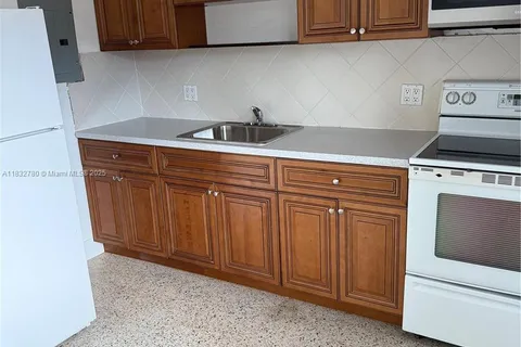 6750 SW 21st St, Miami FL 33155