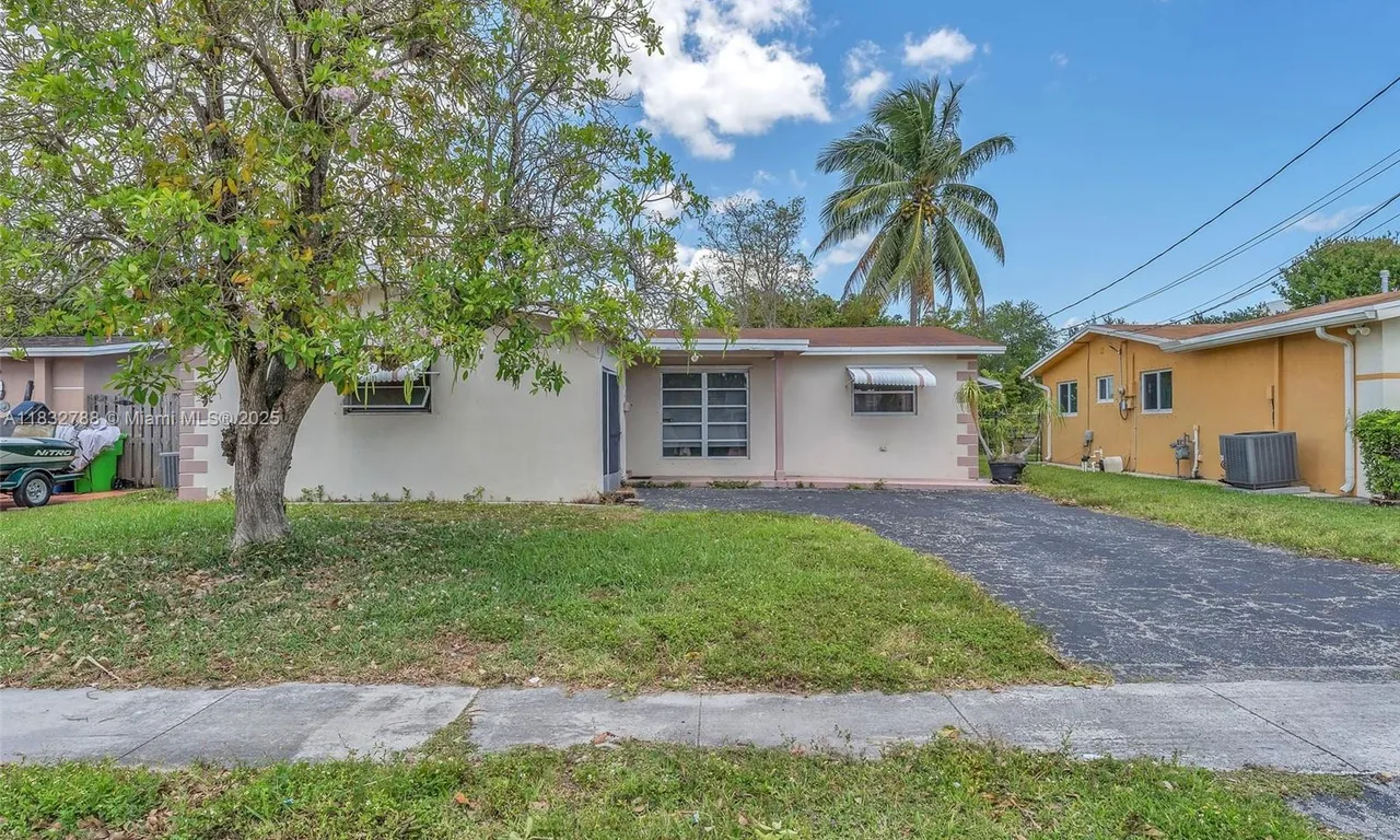 8363 NW 26th Pl, Sunrise FL 33322