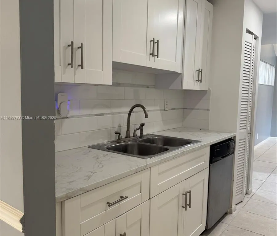 834 NW 81st Way # 8, Plantation FL 33324