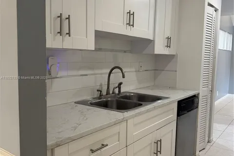 834 NW 81st Way # 8, Plantation FL 33324
