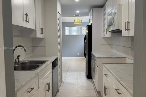 834 NW 81st Way # 8, Plantation FL 33324