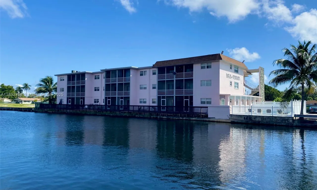 2775 Taft St # 304, Hollywood FL 33020