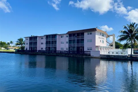 2775 Taft St # 304, Hollywood FL 33020