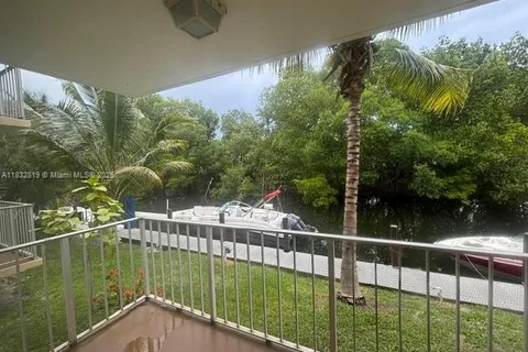 1860 Venice Park Dr # 110, North Miami FL 33181