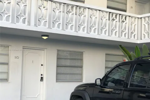 1860 Venice Park Dr # 110, North Miami FL 33181