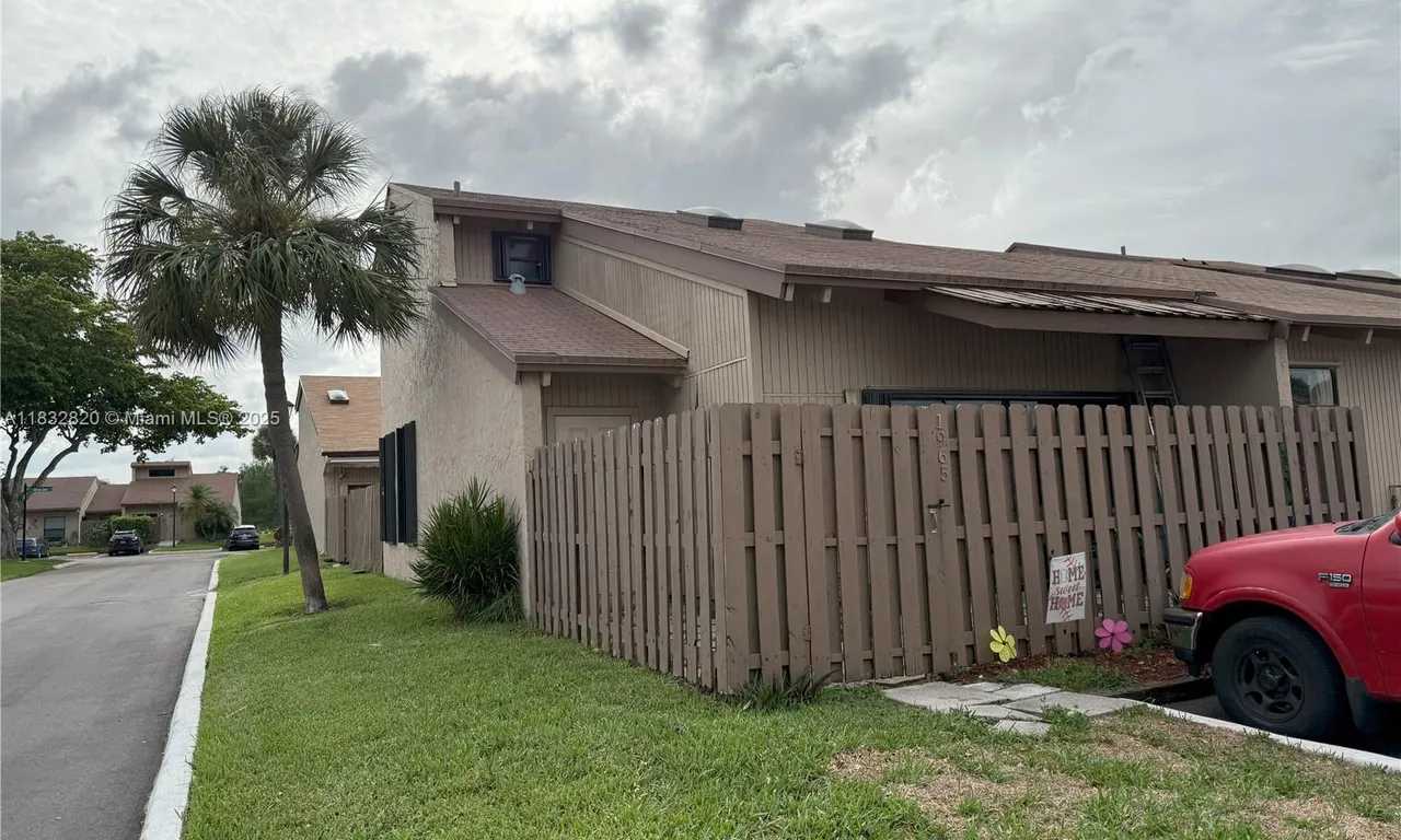 1965 SW 81st Way, Davie FL 33324