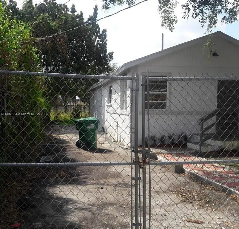 1774 NW 62nd Ter, Miami FL 33147